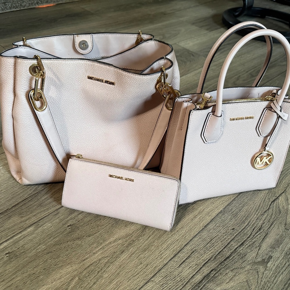 Purses - Picture 1 of 4